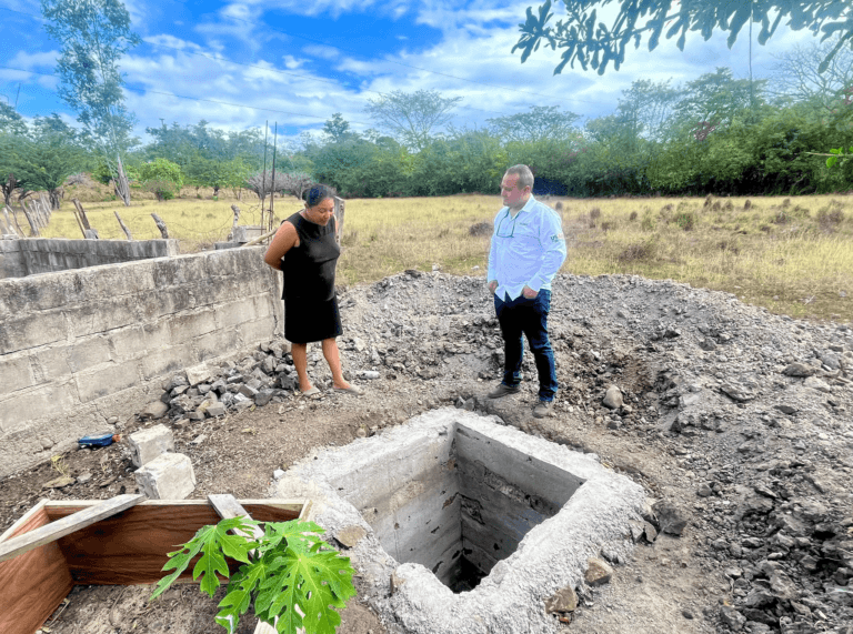 Avanzamos en la construcción del sistema de abastecimiento de agua y saneamiento en Tres Piedras, El Triunfo